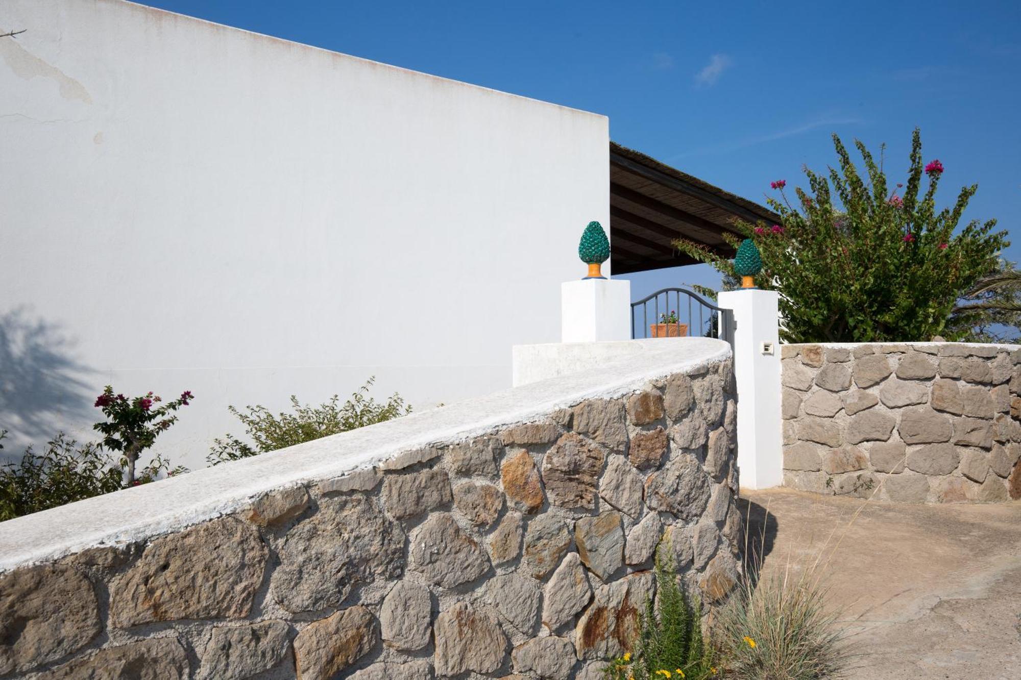 Sealight Villa Lipari - Vista E Piscina Esterno foto